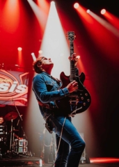 Paul performing as Noel at O2 Academy Brixton